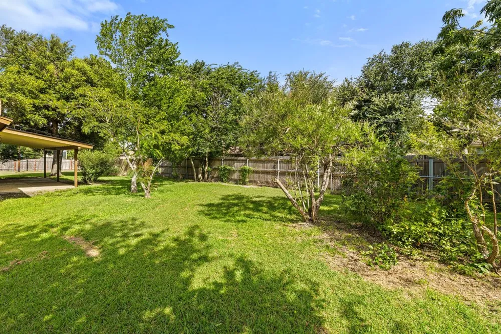 704 Brookwood Circle Taylor, TX 76574