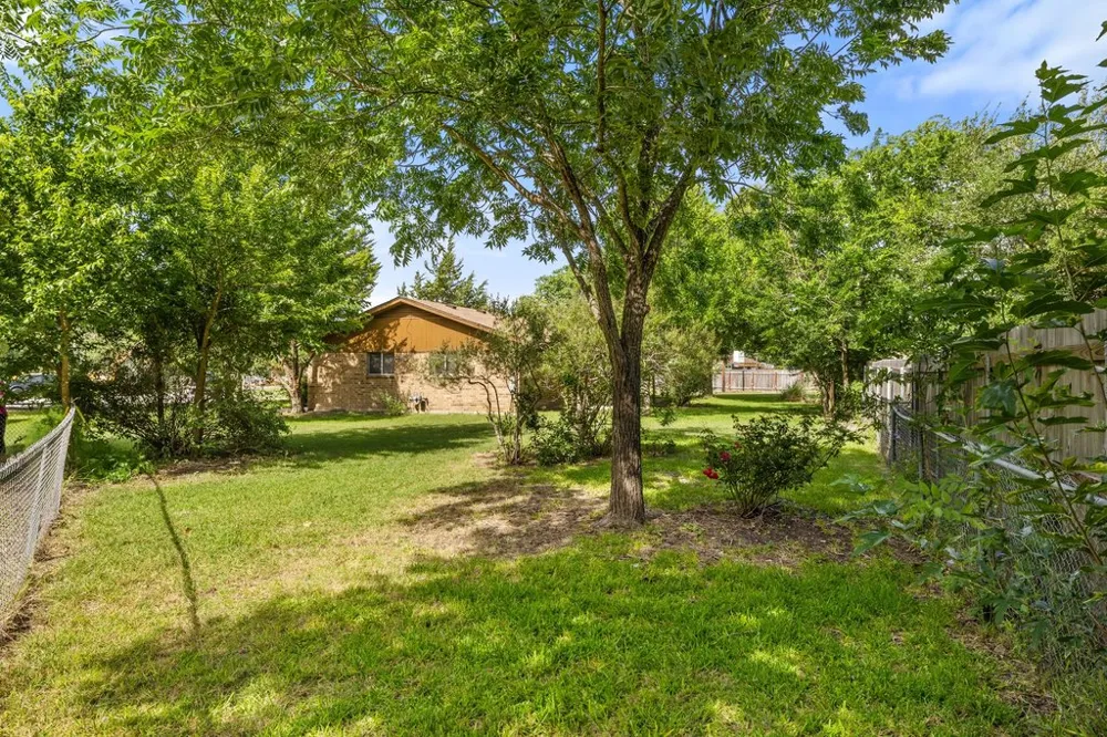 704 Brookwood Circle Taylor, TX 76574