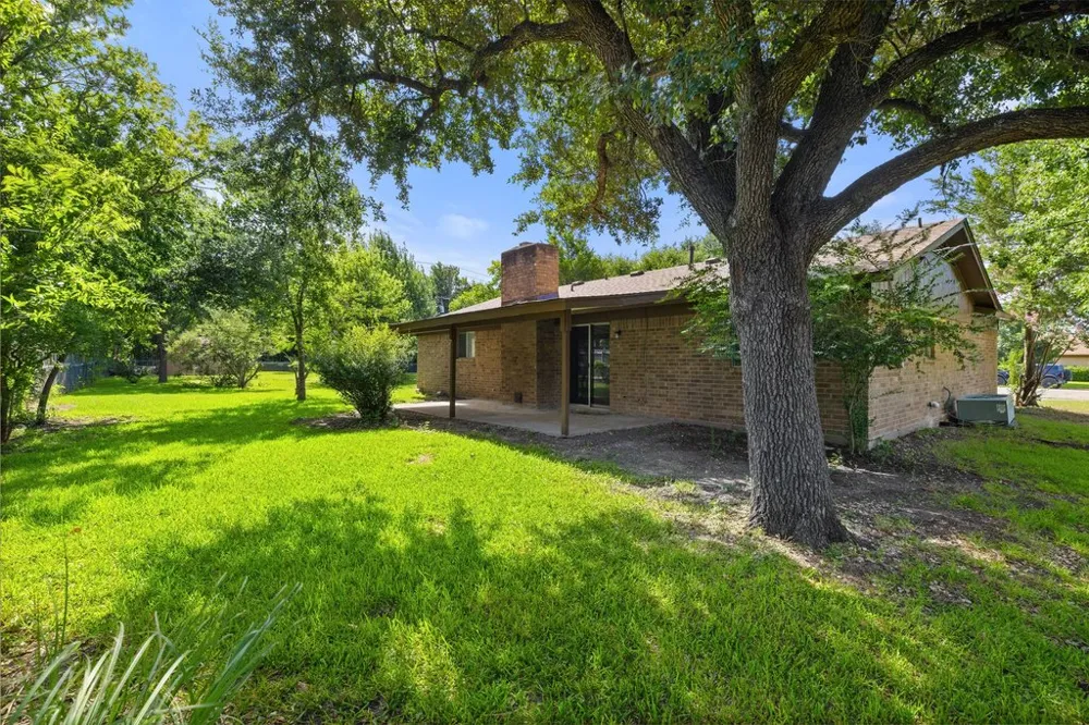 704 Brookwood Circle Taylor, TX 76574