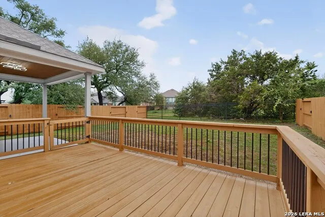 1239 LOMA RNCH New Braunfels, TX 78132