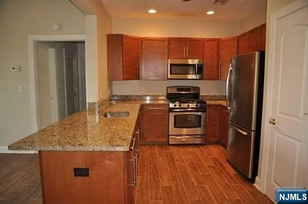 1303 Windsor Park 303 Englewood, NJ 07631