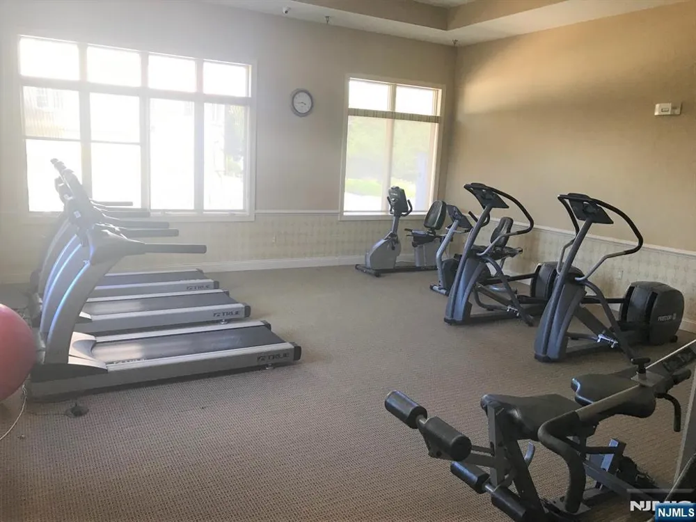 1303 Windsor Park 303 Englewood, NJ 07631