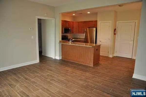 1303 Windsor Park 303 Englewood, NJ 07631