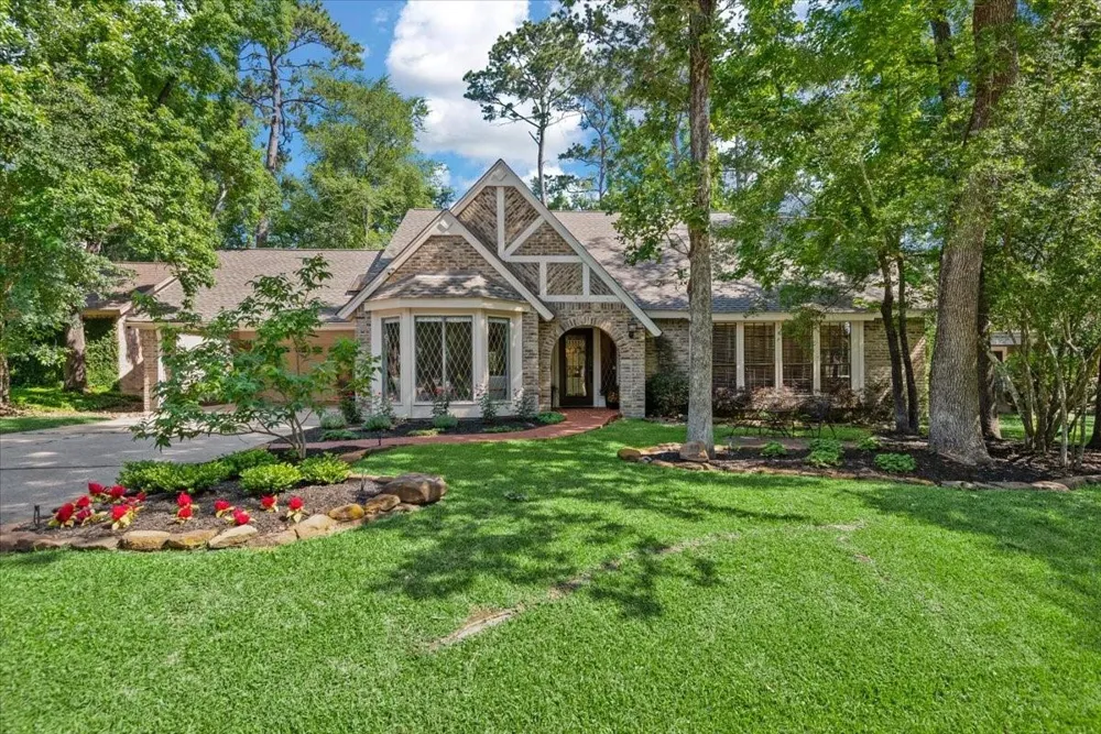 10 Cape Chestnut Drive Spring, TX 77381
