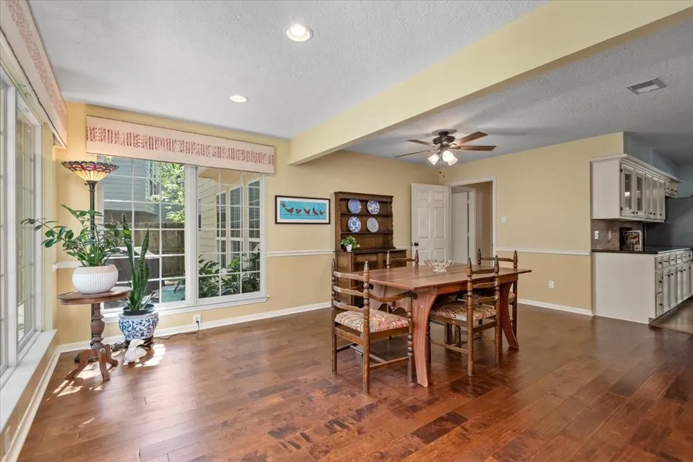 10 Cape Chestnut Drive Spring, TX 77381