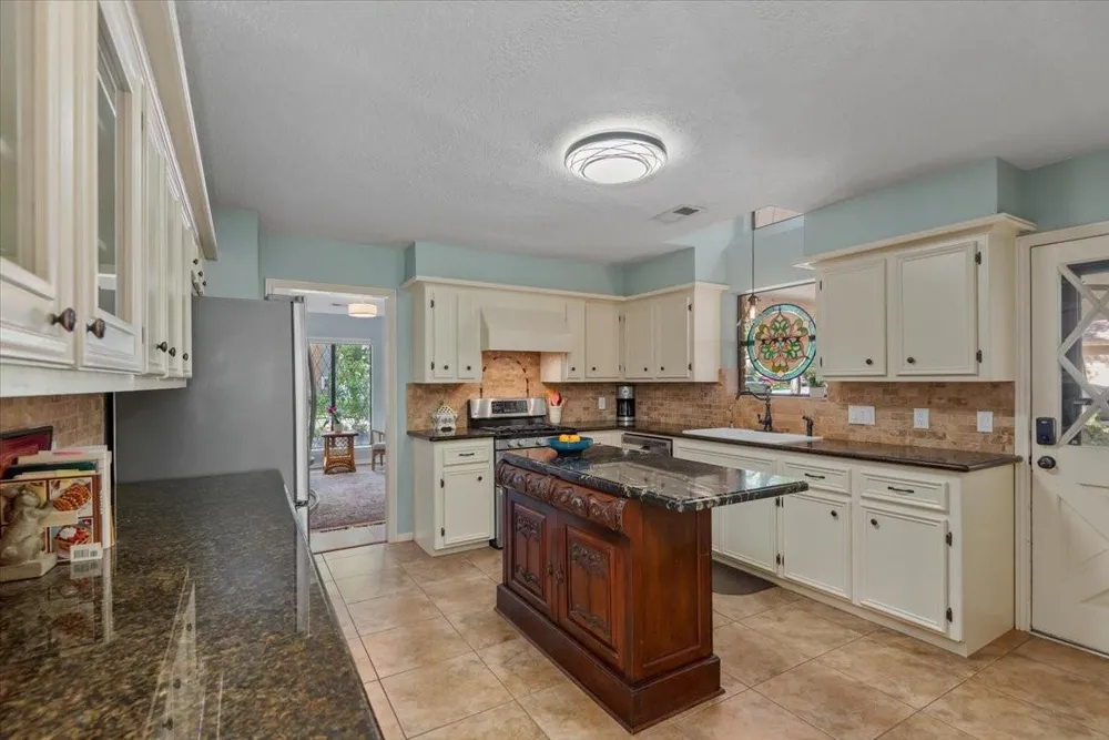 10 Cape Chestnut Drive Spring, TX 77381
