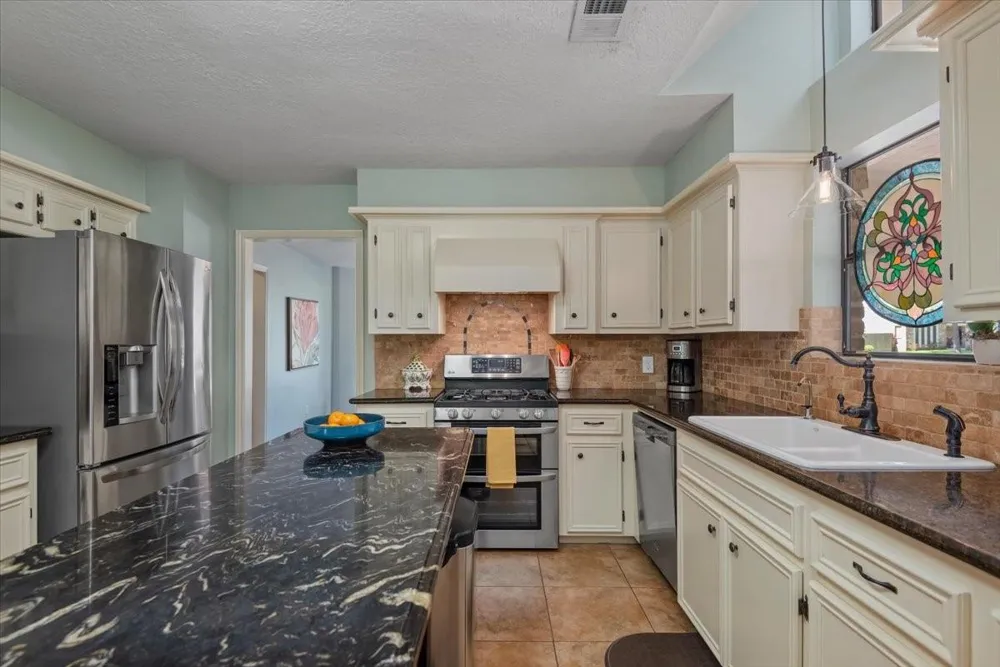 10 Cape Chestnut Drive Spring, TX 77381