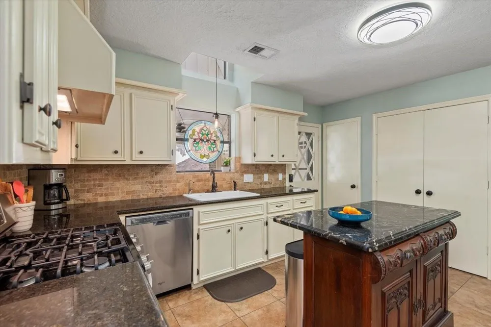 10 Cape Chestnut Drive Spring, TX 77381