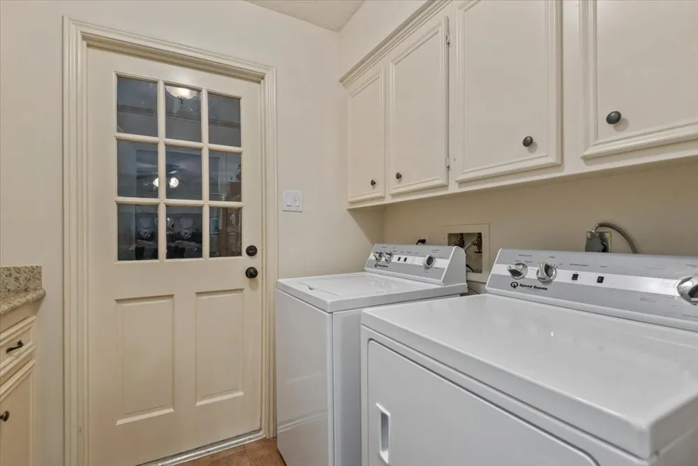 10 Cape Chestnut Drive Spring, TX 77381