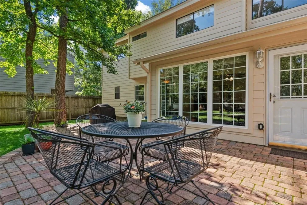 10 Cape Chestnut Drive Spring, TX 77381