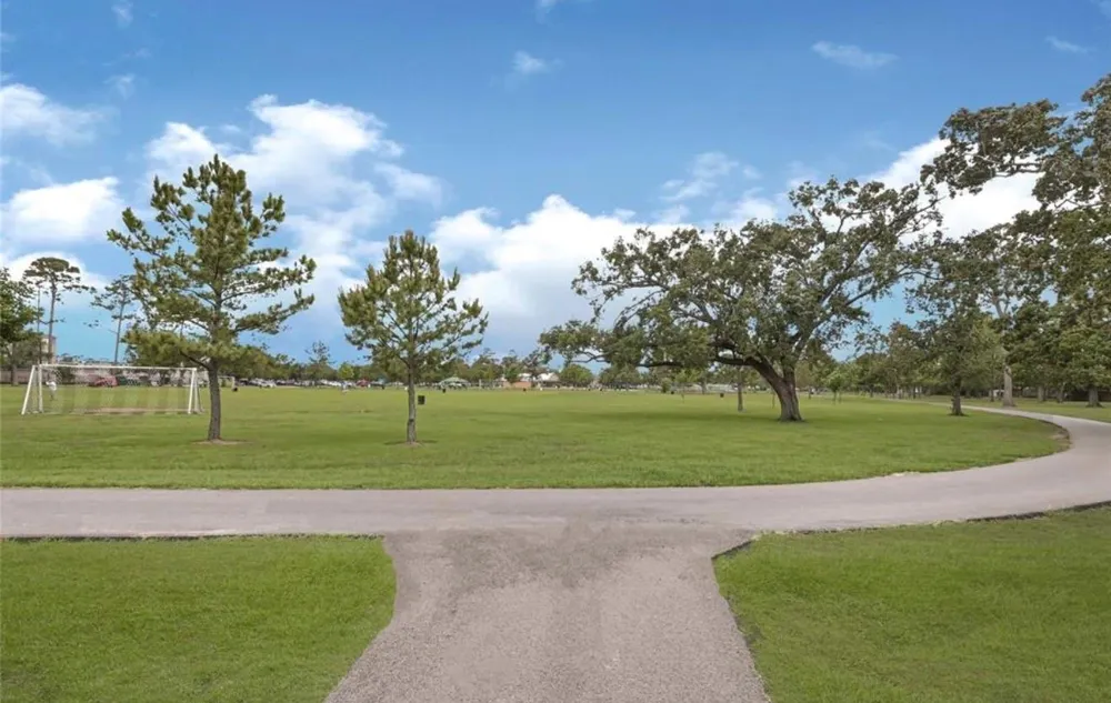 1531 Woodbend Park W Houston, TX 77055