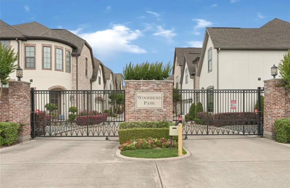 1531 Woodbend Park W Houston, TX 77055
