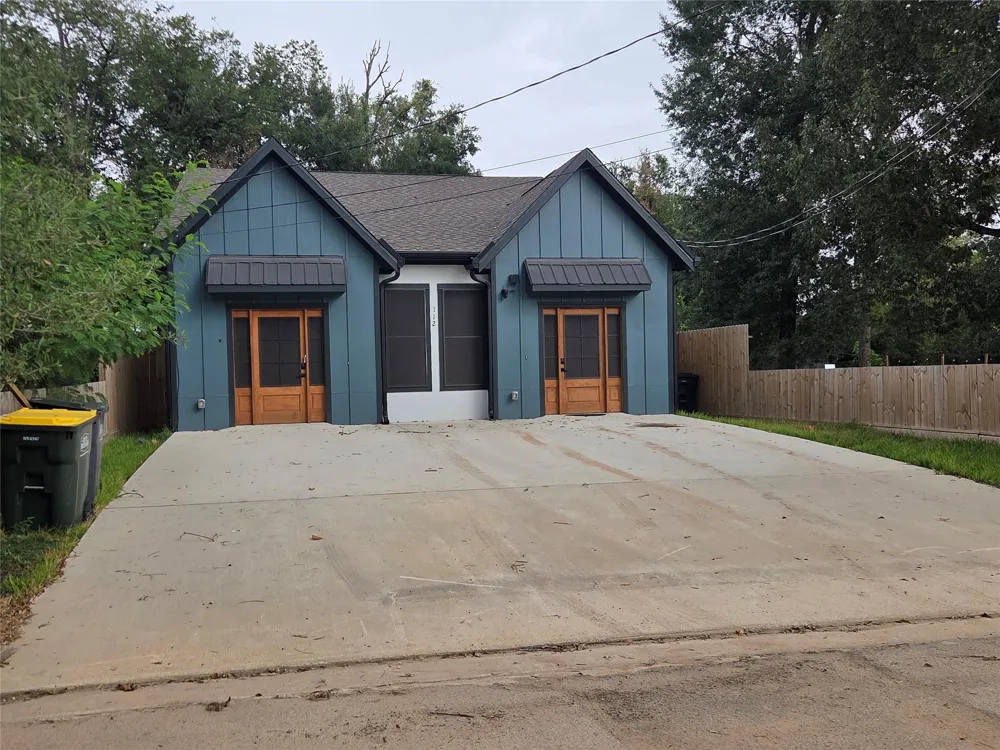 109 S San Jacinto Street Conroe, TX 77301