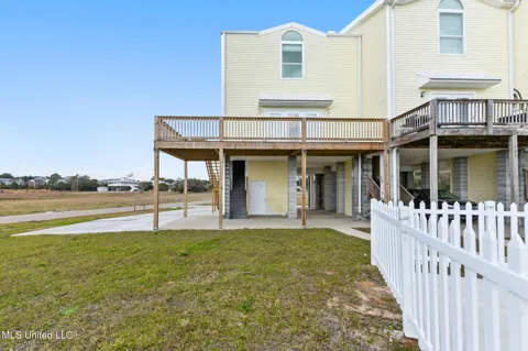 806 W Beach Boulevard