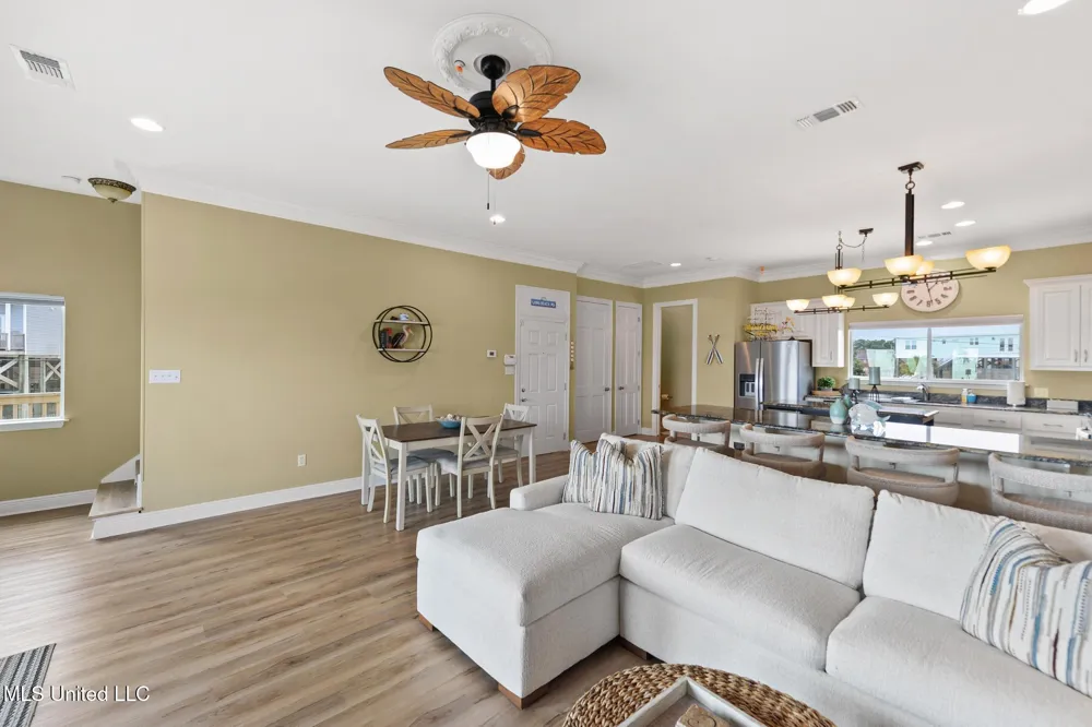 806 W Beach Boulevard Long Beach, MS 39560