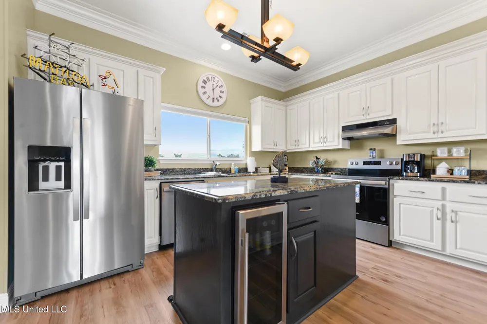 806 W Beach Boulevard Long Beach, MS 39560
