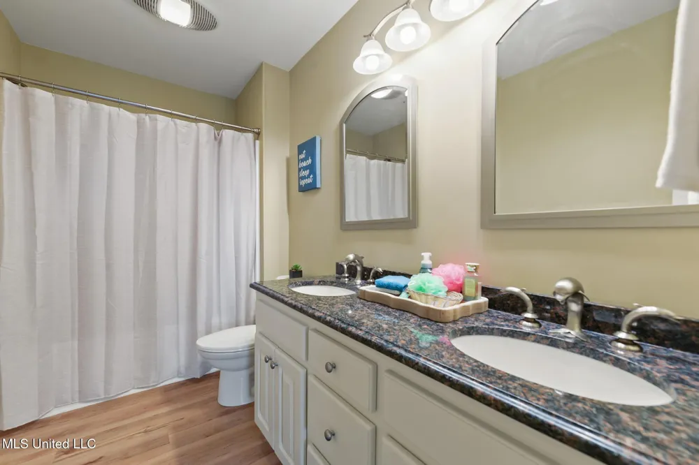 806 W Beach Boulevard Long Beach, MS 39560