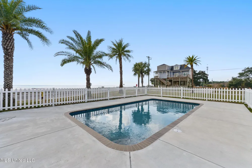 806 W Beach Boulevard Long Beach, MS 39560