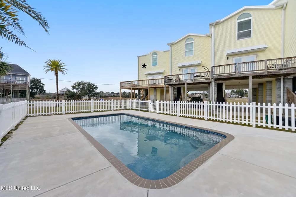 806 W Beach Boulevard Long Beach, MS 39560