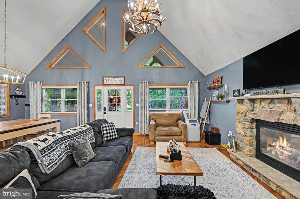 5376 CONOQUENISSING DRIVE Pocono Lake, PA 18347