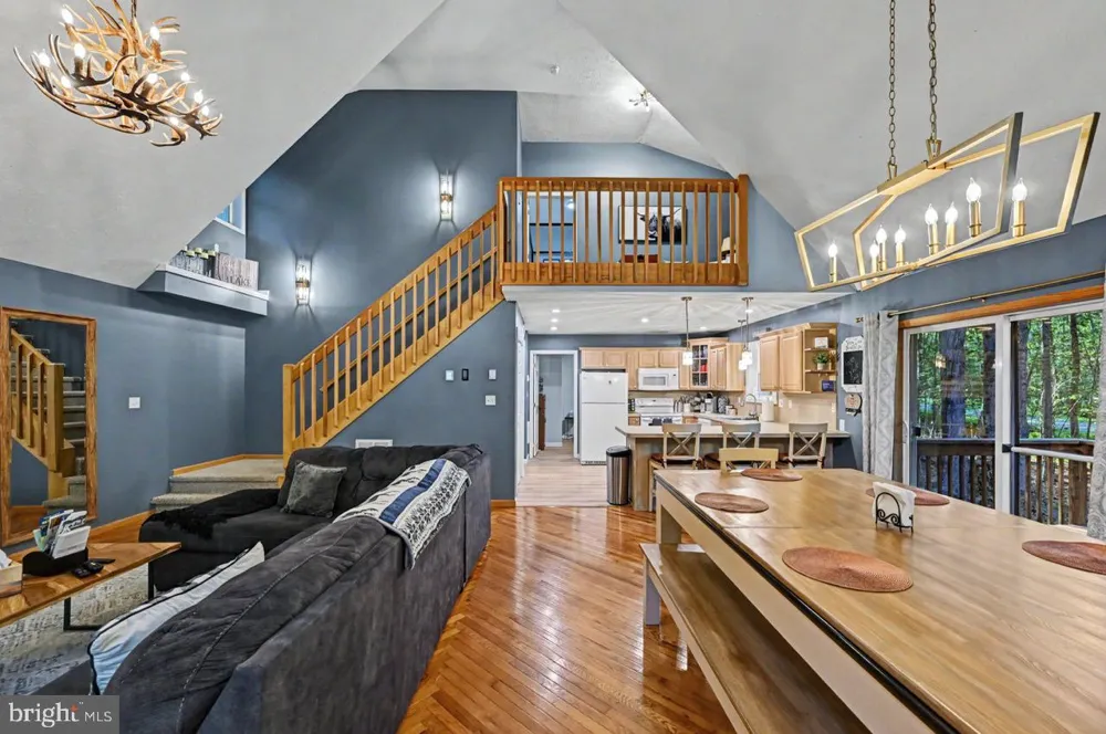 5376 CONOQUENISSING DRIVE Pocono Lake, PA 18347