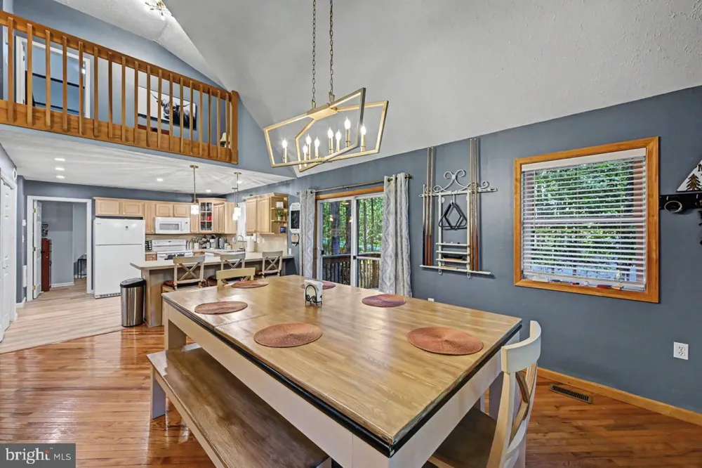 5376 CONOQUENISSING DRIVE Pocono Lake, PA 18347