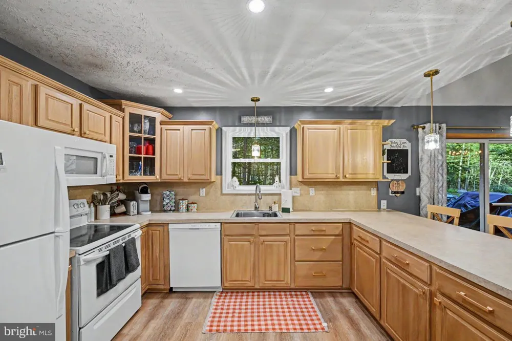 5376 CONOQUENISSING DRIVE Pocono Lake, PA 18347