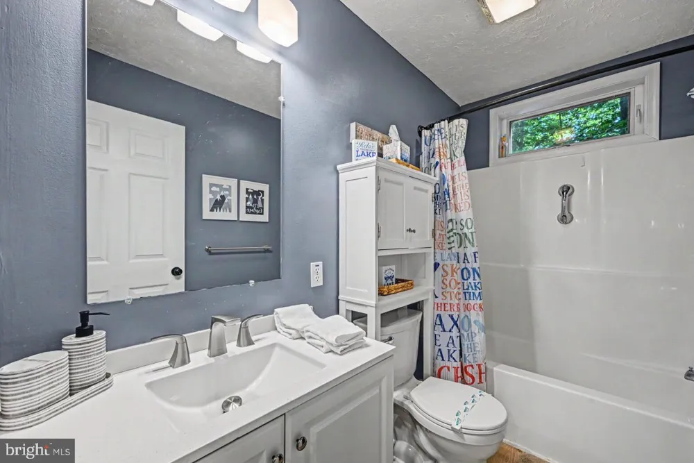 5376 CONOQUENISSING DRIVE Pocono Lake, PA 18347