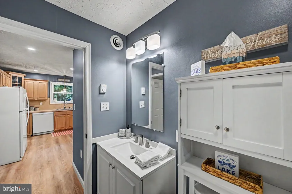 5376 CONOQUENISSING DRIVE Pocono Lake, PA 18347