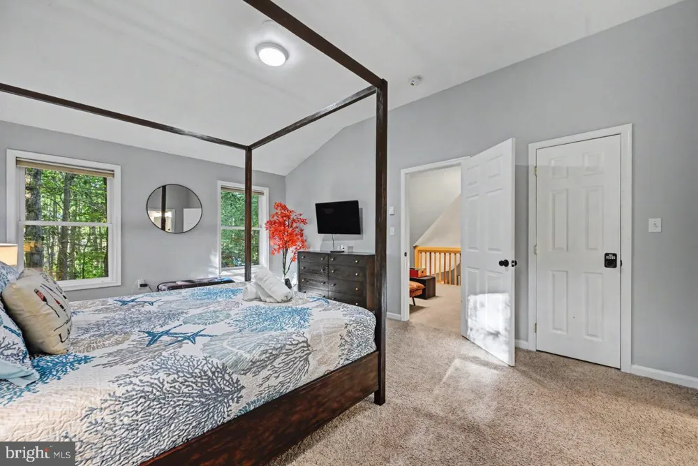 5376 CONOQUENISSING DRIVE Pocono Lake, PA 18347