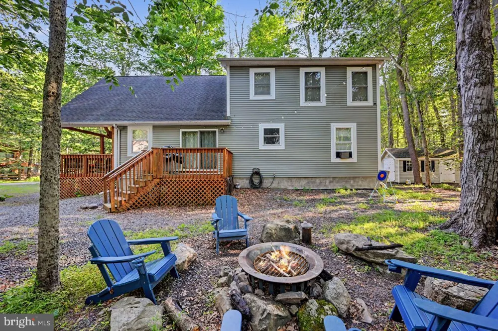 5376 CONOQUENISSING DRIVE Pocono Lake, PA 18347