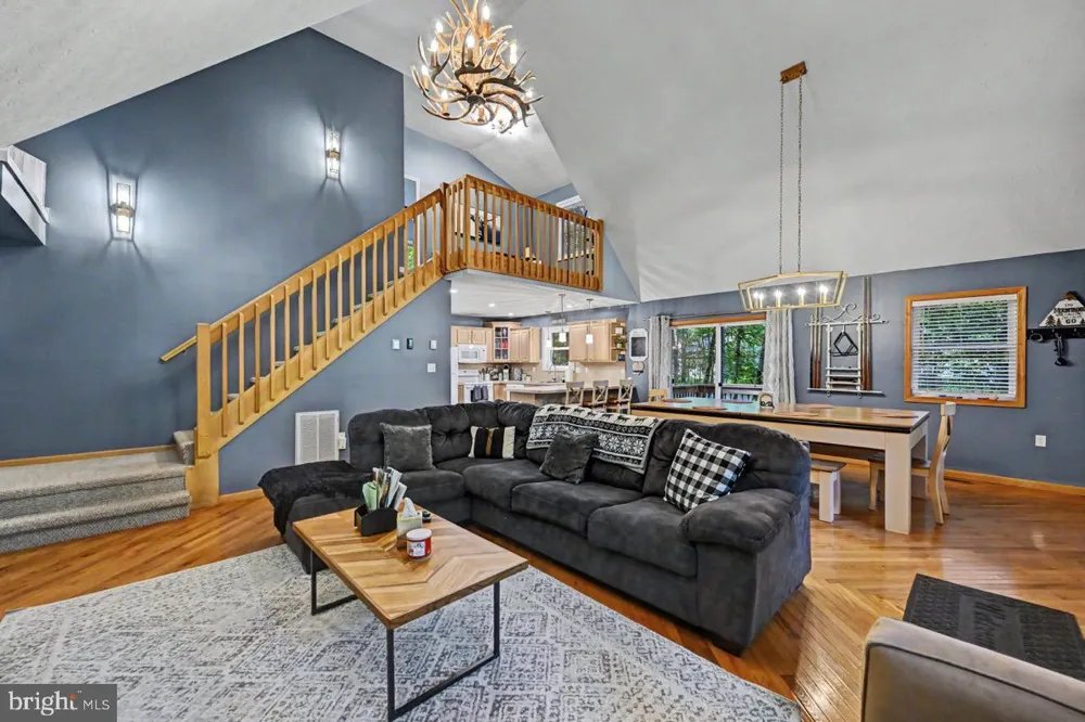 5376 CONOQUENISSING DRIVE Pocono Lake, PA 18347