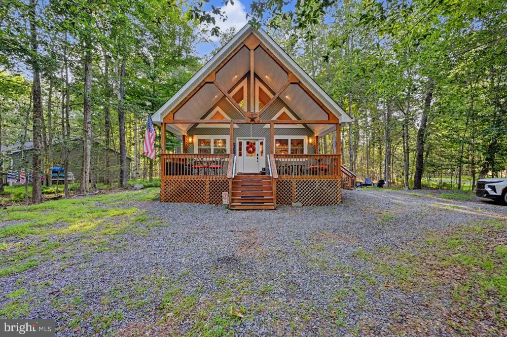 5376 CONOQUENISSING DRIVE Pocono Lake, PA 18347