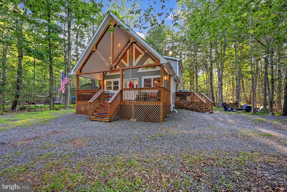 5376 CONOQUENISSING DRIVE Pocono Lake, PA 18347