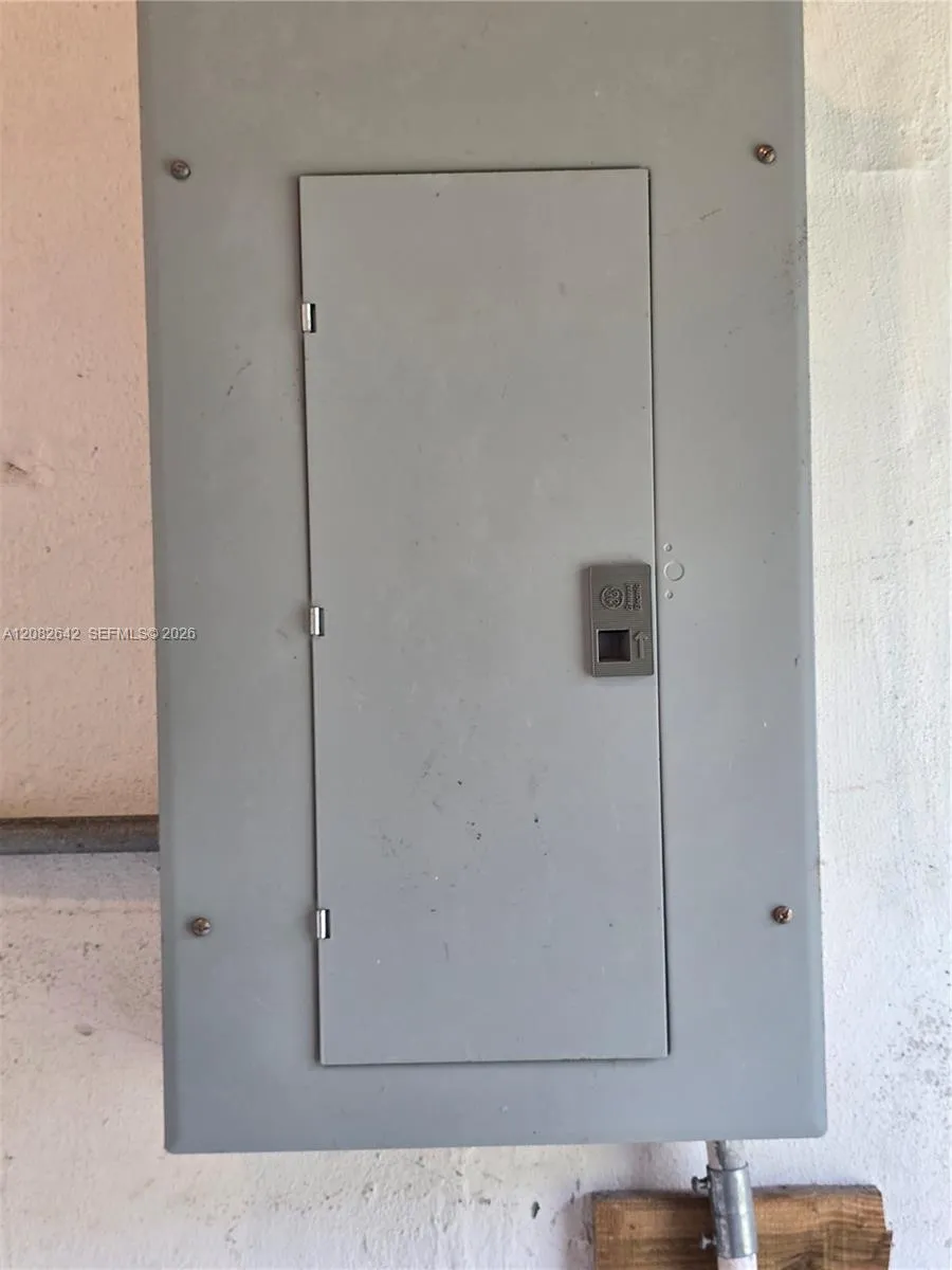 6409 Franklin St Hollywood, FL 33024