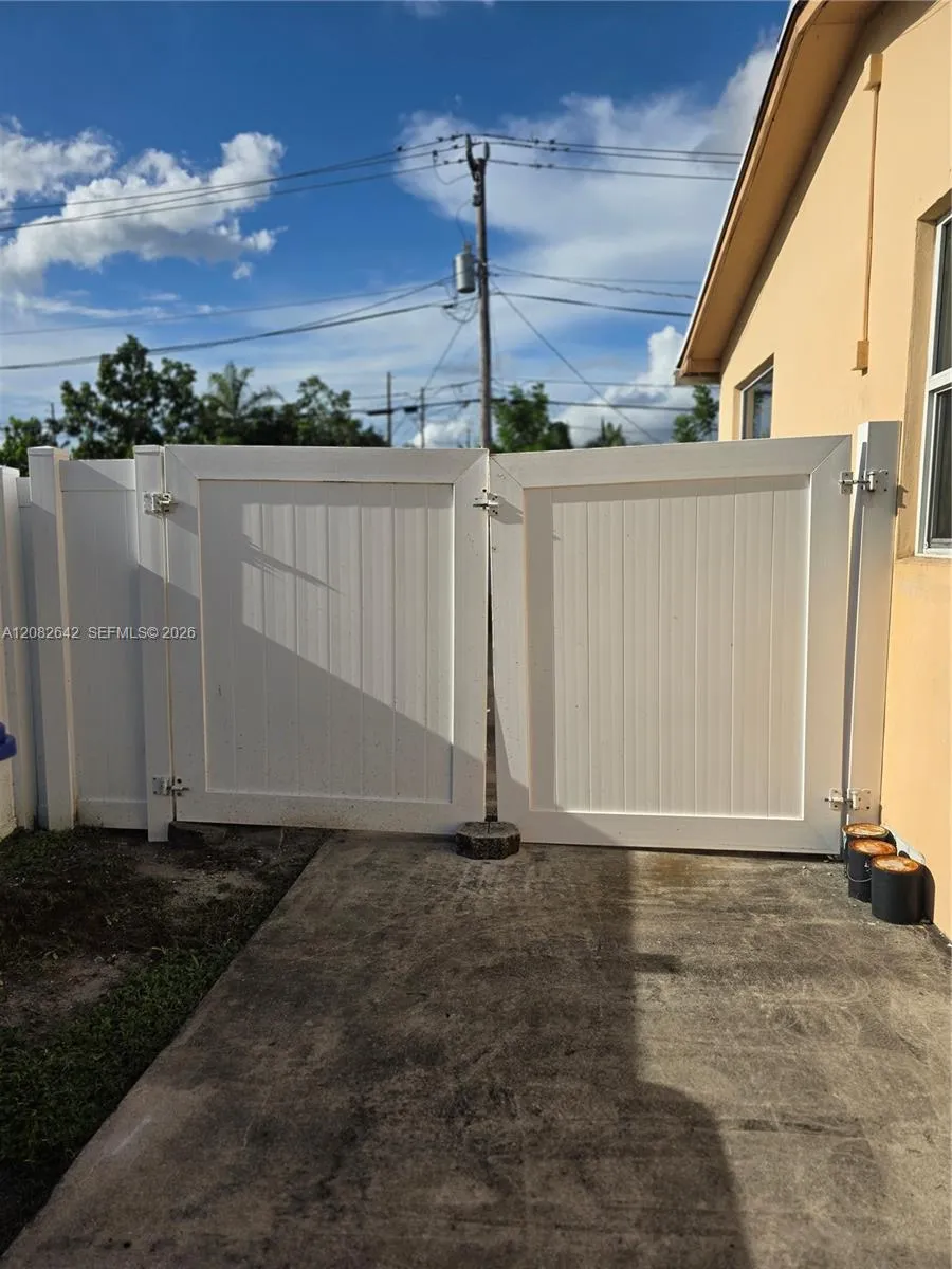 6409 Franklin St Hollywood, FL 33024