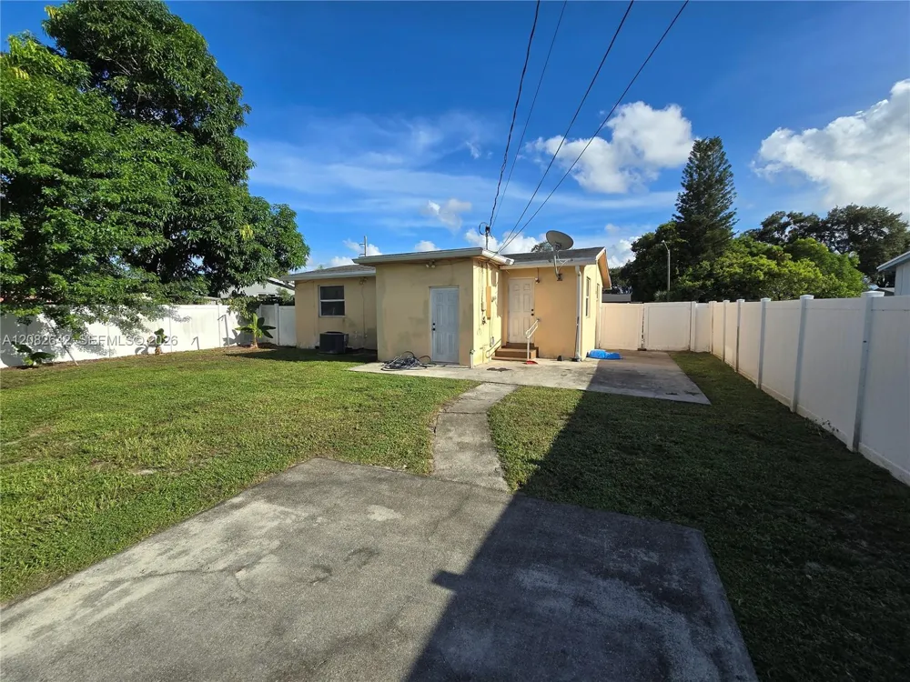 6409 Franklin St Hollywood, FL 33024