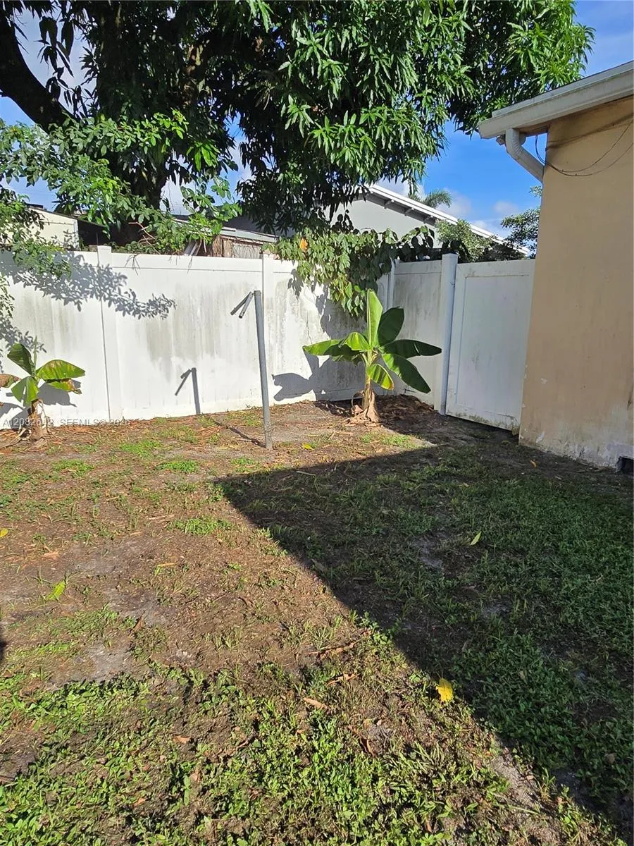 6409 Franklin St Hollywood, FL 33024