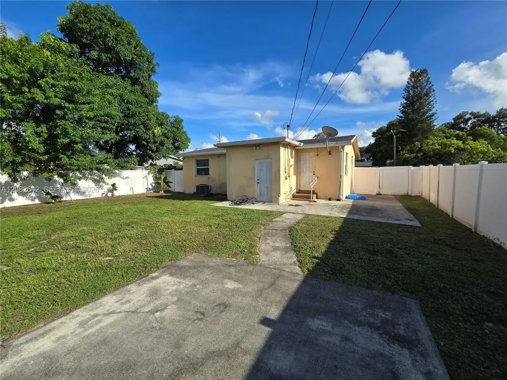 6409 Franklin St Hollywood, FL 33024