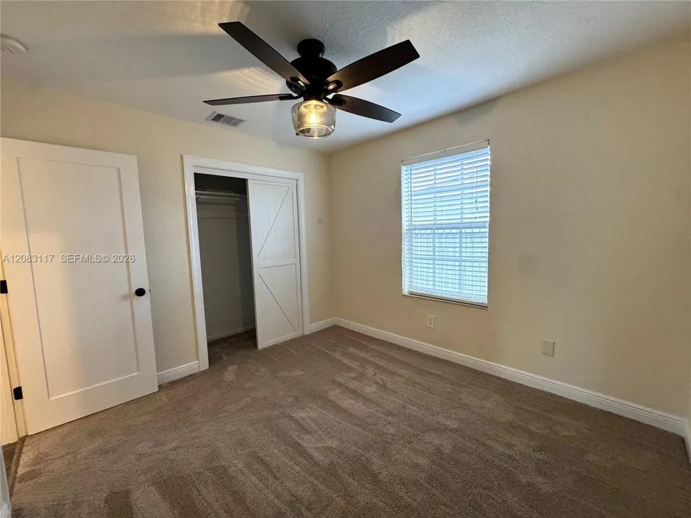 1160 W 33rd Pl Hialeah, FL 33012