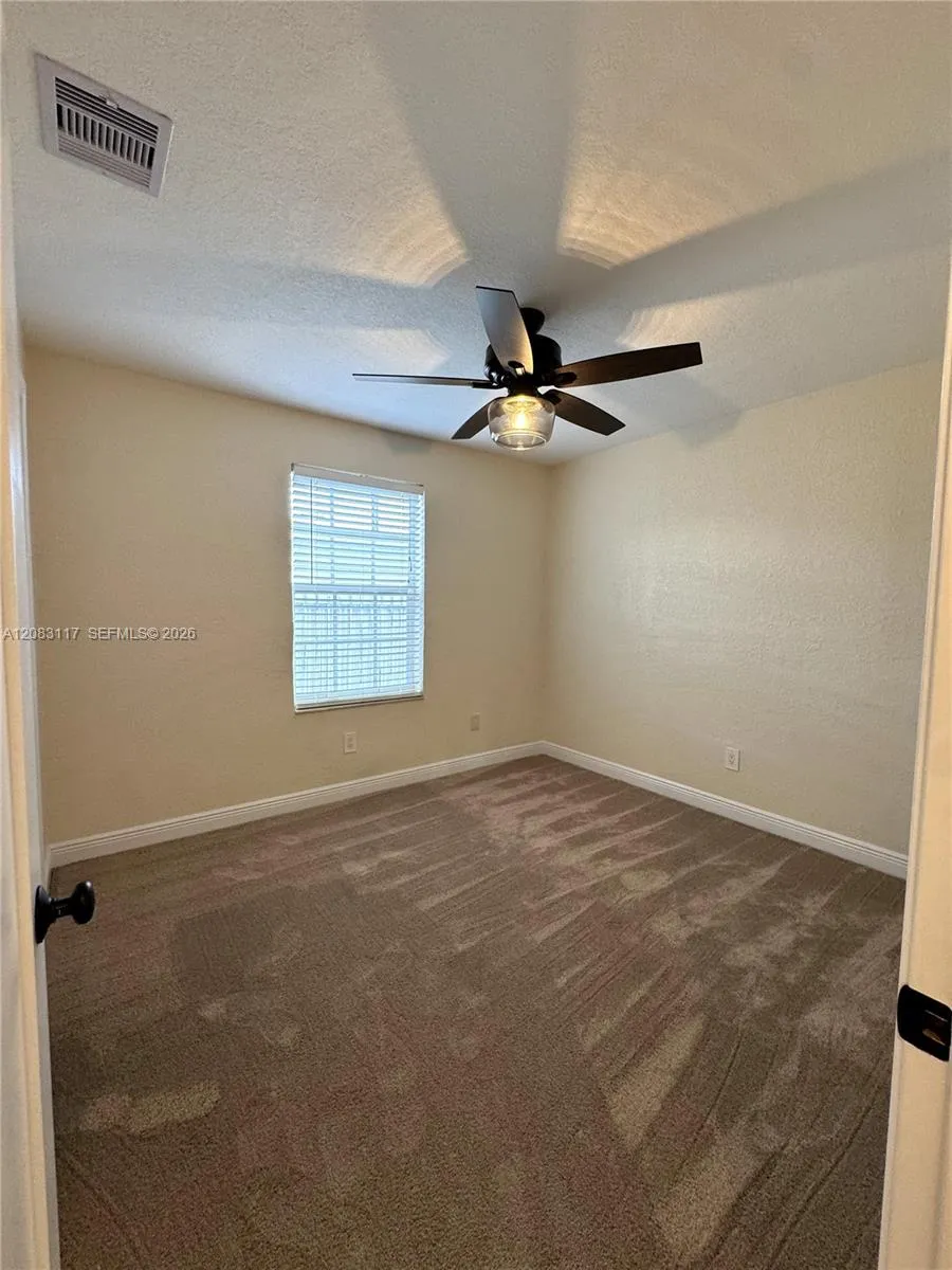 1160 W 33rd Pl Hialeah, FL 33012