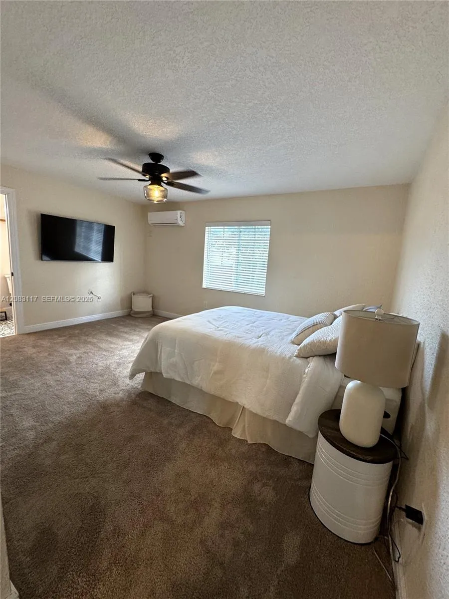1160 W 33rd Pl Hialeah, FL 33012