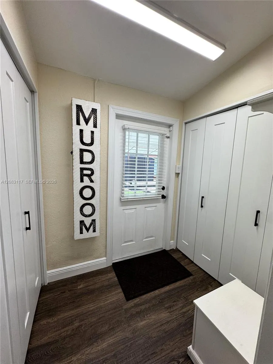 1160 W 33rd Pl Hialeah, FL 33012
