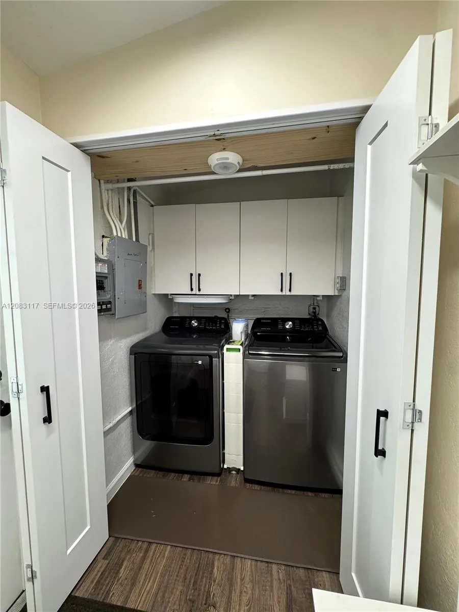 1160 W 33rd Pl Hialeah, FL 33012