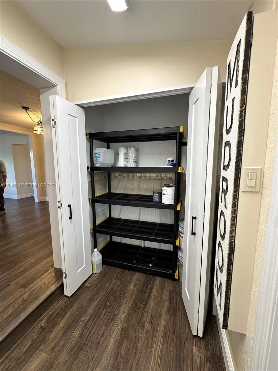 1160 W 33rd Pl Hialeah, FL 33012