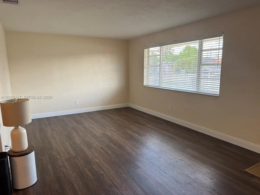 1160 W 33rd Pl Hialeah, FL 33012