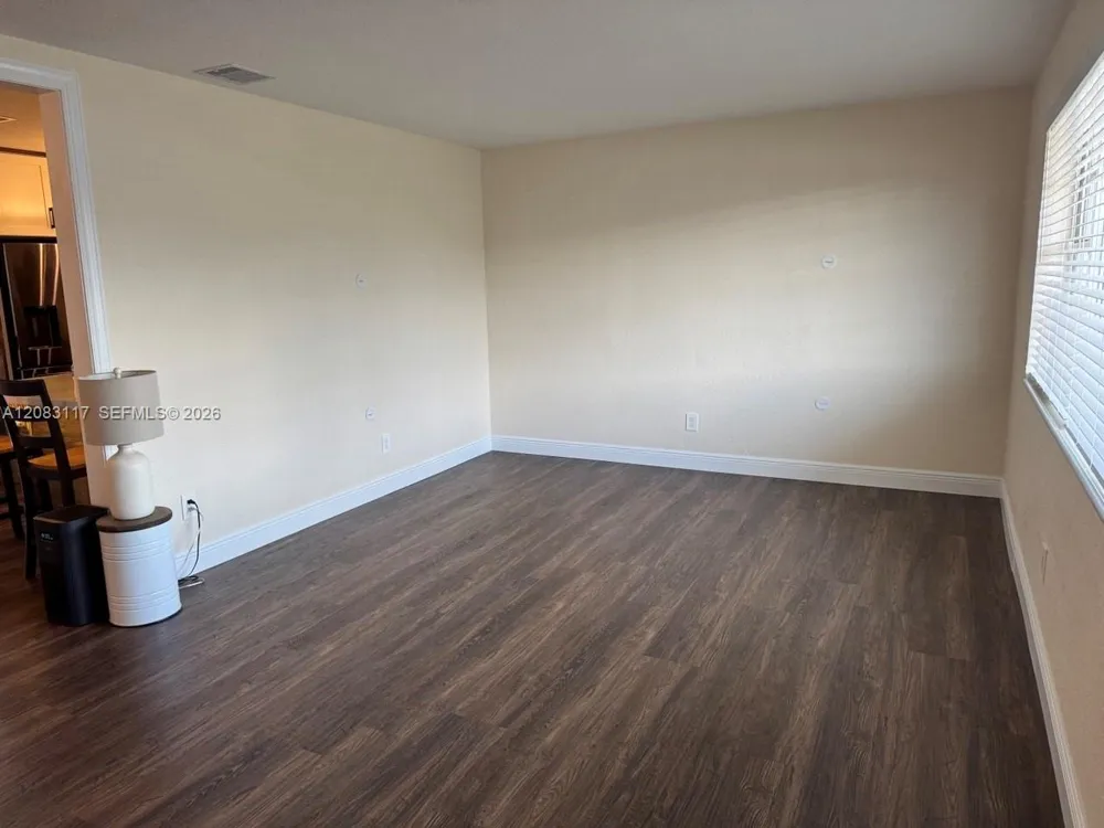 1160 W 33rd Pl Hialeah, FL 33012