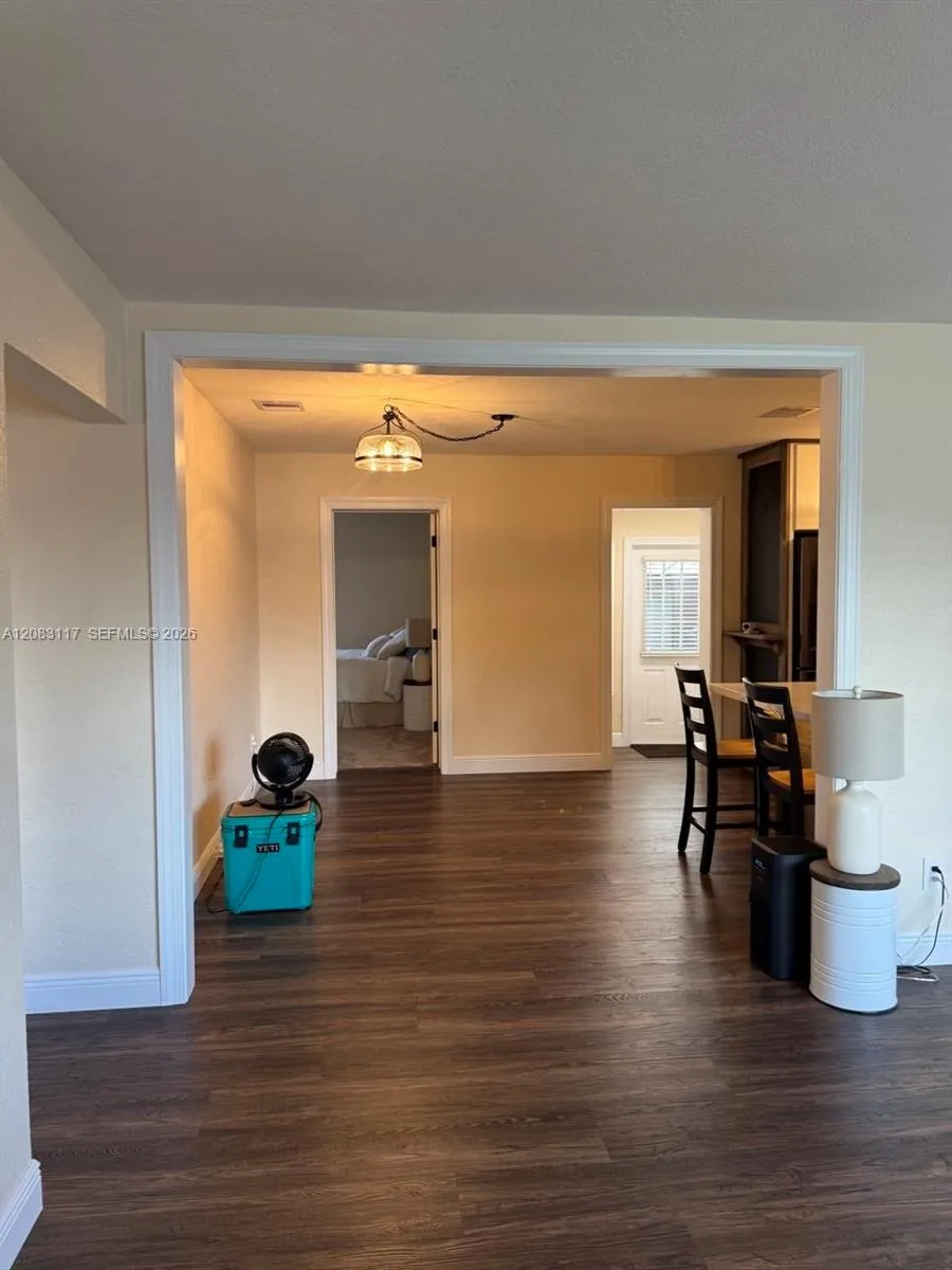 1160 W 33rd Pl Hialeah, FL 33012