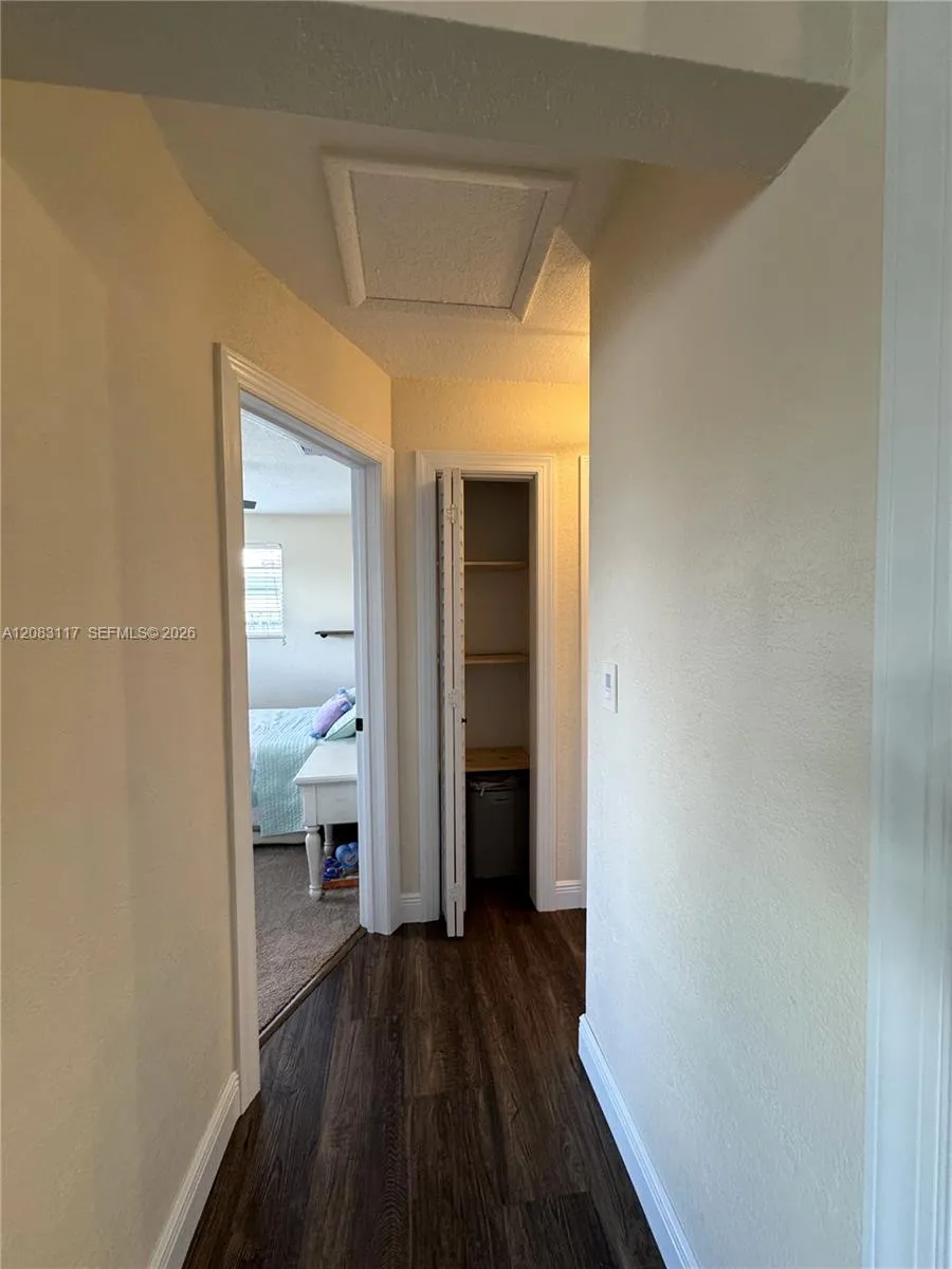 1160 W 33rd Pl Hialeah, FL 33012