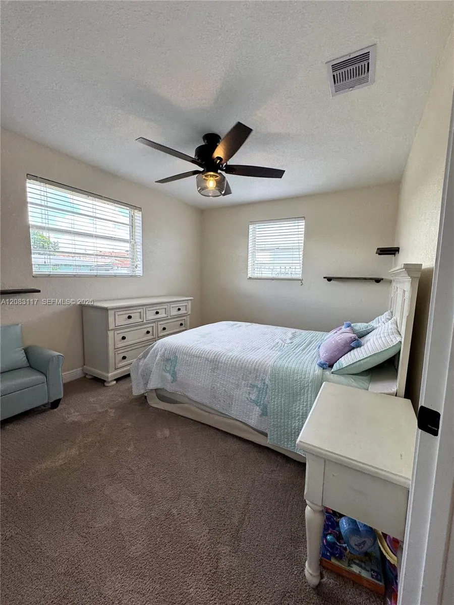 1160 W 33rd Pl Hialeah, FL 33012